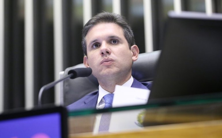 Hugo Motta defende universalização do acesso à energia elétrica