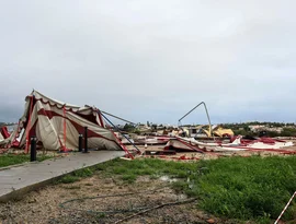 Furacão causa morte e destruição em Albufeira, Portugal