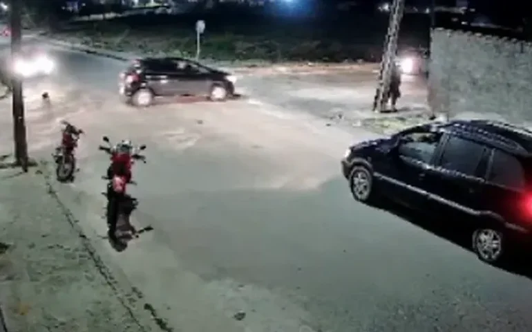 Homem é baleado com quatro tiros após discussão de trânsito em Penedo