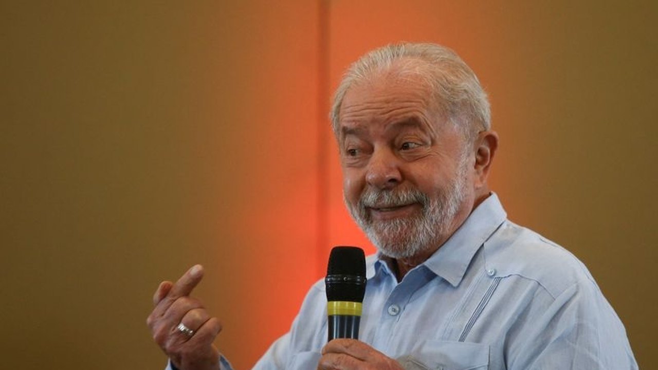 ‘Lulinha paz e amor voltou com tudo’, diz Lula