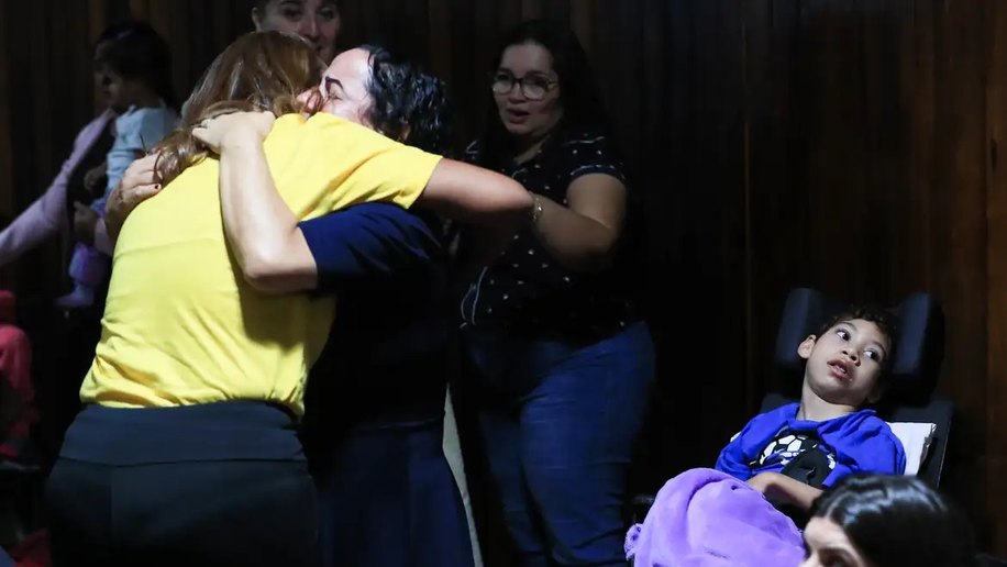 Congresso derruba veto e pensão para vítimas da zika é retomada