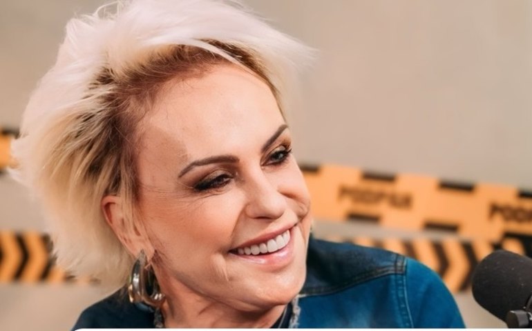 Ana Maria Braga chora ao homenagear ajudante que trabalha com ela há 25 anos