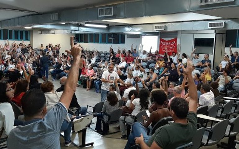 Professores seguem mobilizados pelo cumprimento do piso nacional