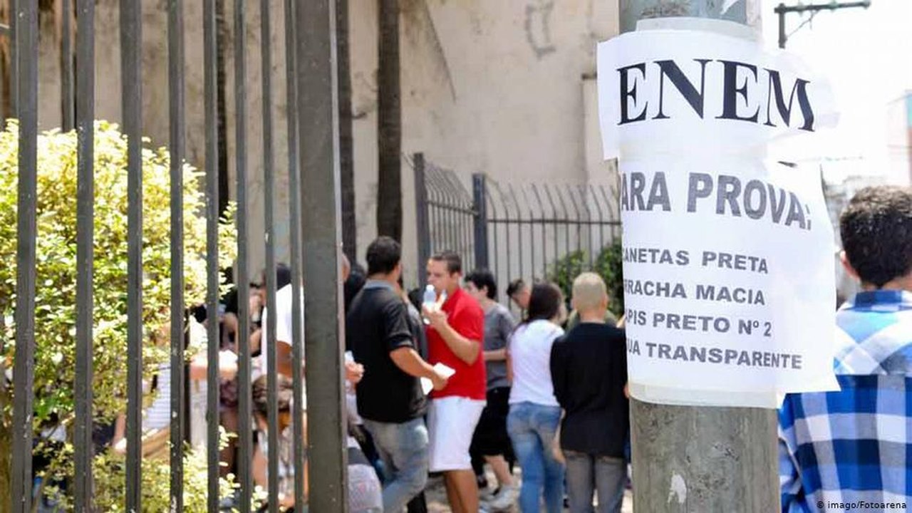 Governo anuncia adiamento do Enem