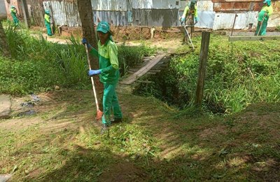 Alurb realiza mutirão de limpeza em comunidades do Benedito Bentes