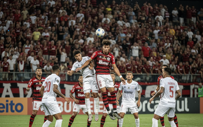 Flamengo arranca empate nos acréscimos e mantém tabu de 41 anos diante da Portuguesa