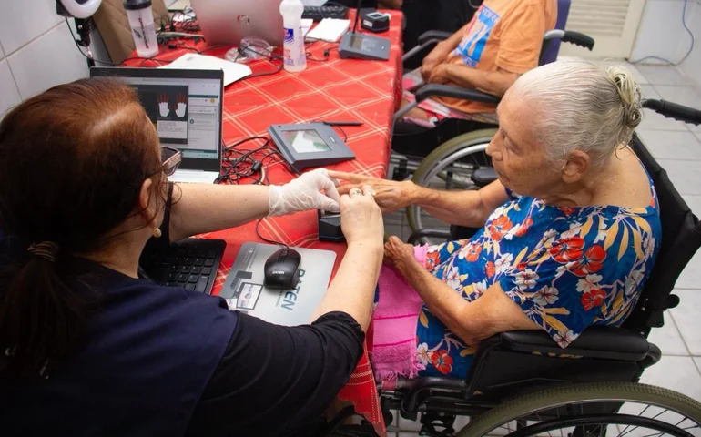TRE de Alagoas leva serviços eleitorais a lar de idosos em Maceió