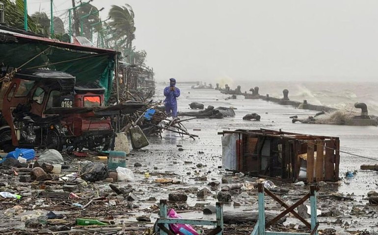 Hong Kong em alerta máximo devido ao supertufão Ragasa, o mais forte de 2025