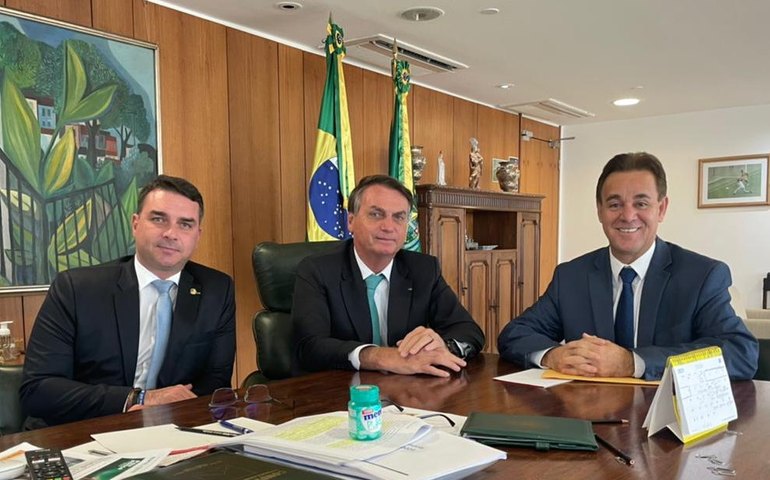 Às vésperas da filiação de Bolsonaro, Patriota afasta presidente do partido