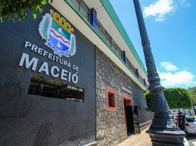Prefeitura de Maceió paga salário de servidores nesta sexta-feira