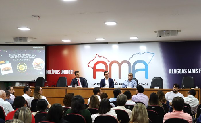 Ministério Público se reúne com prefeitos e reapresenta ferramenta para controle e transparência de gastos públicos com festividades Ministério Público se reúne com prefeitos e reapresenta ferramenta para controle e transparência de gastos públicos com festividades