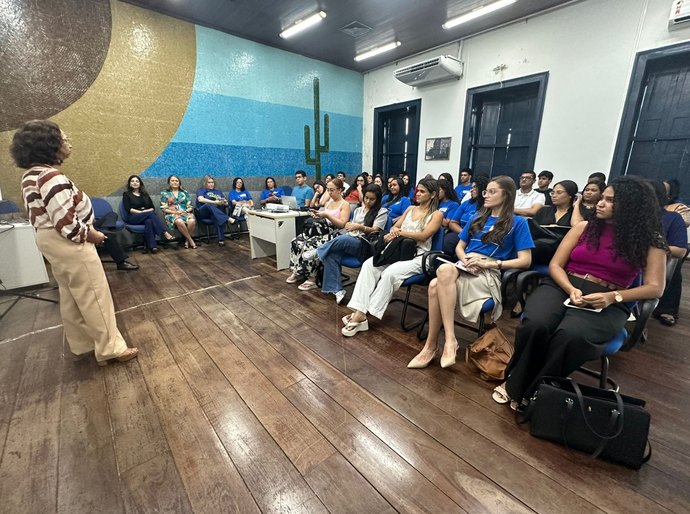 Seune recebe equipe da Receita Federal para palestra sobre as novidades do Imposto de Renda 2026