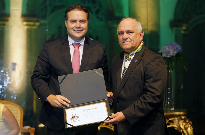 ﻿Otávio Praxedes é agraciado com Medalha do Mérito da República