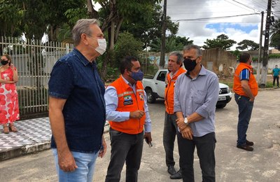 Vice-Prefeito visita áreas afetadas pelo afundamento do solo e sede da Defesa Civil