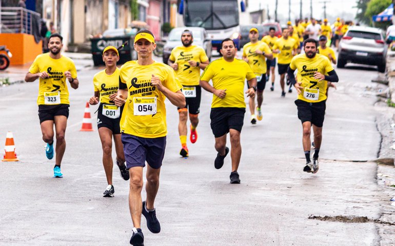 Mais de 400 pessoas participaram da Corrida Maio Amarelo, em Arapiraca