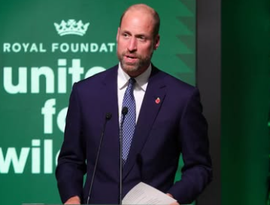 Príncipe William é surpreendido por chuva repentina, ganha perfume de ervas e conhece fã