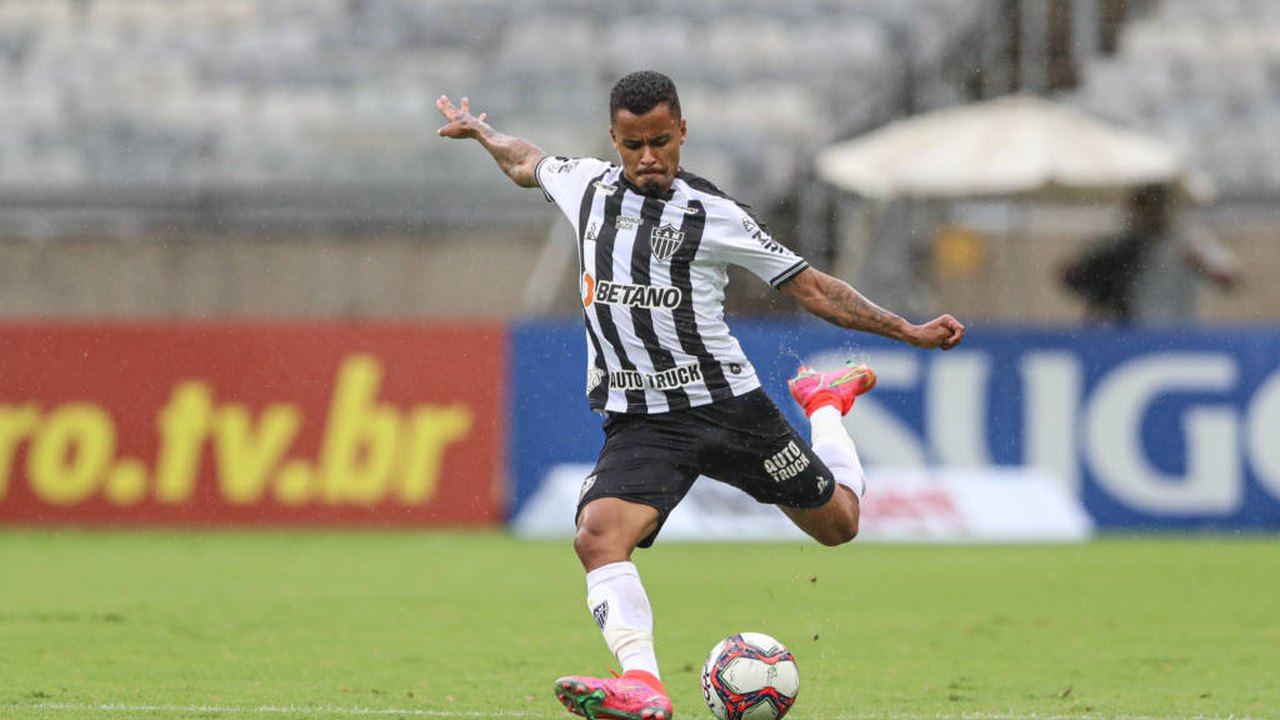 Com gol de Vargas, Atlético-MG vence Pouso Alegre e vai embalado para clássico