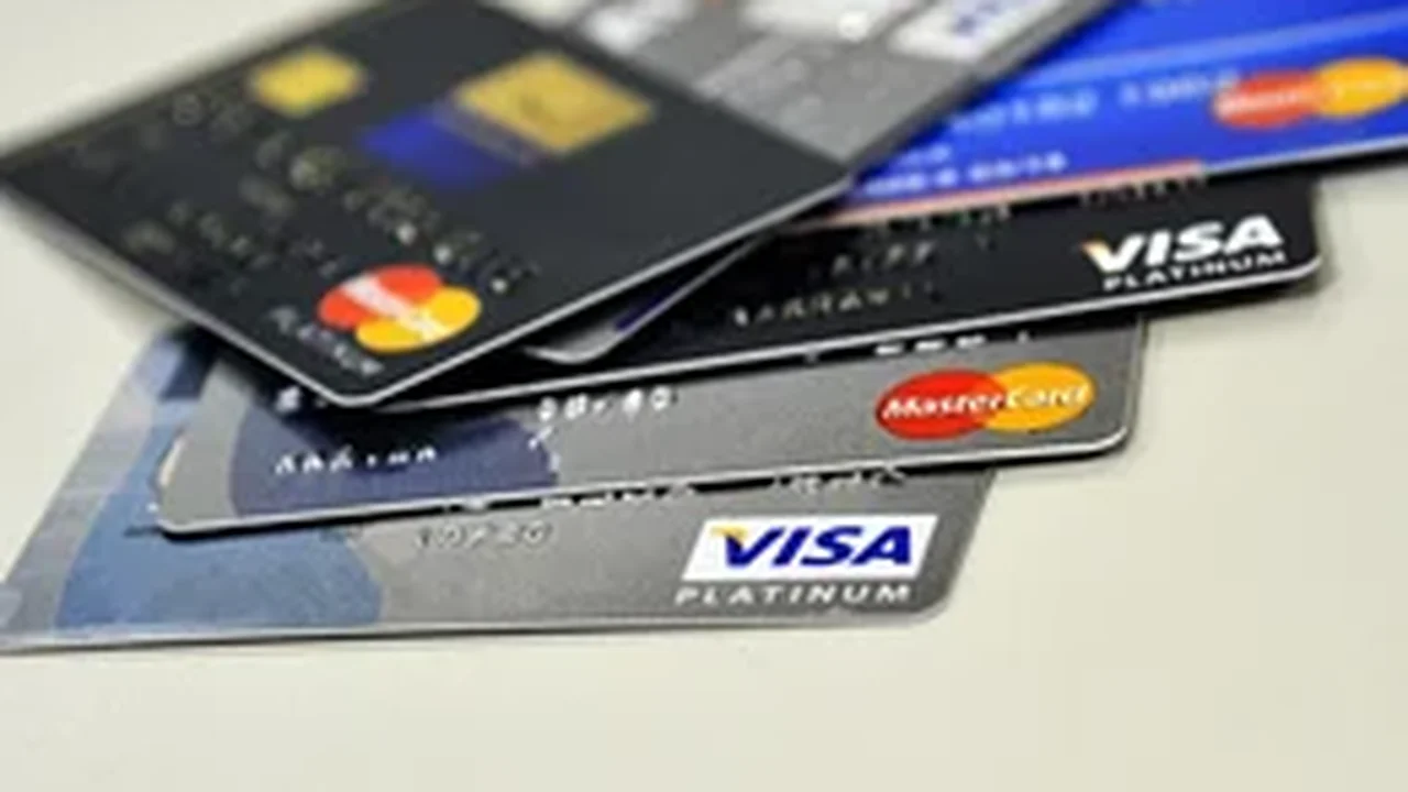 Casal é detido em Penedo suspeito de usar cartão de crédito de idosa vítima de AVC para fazer compras