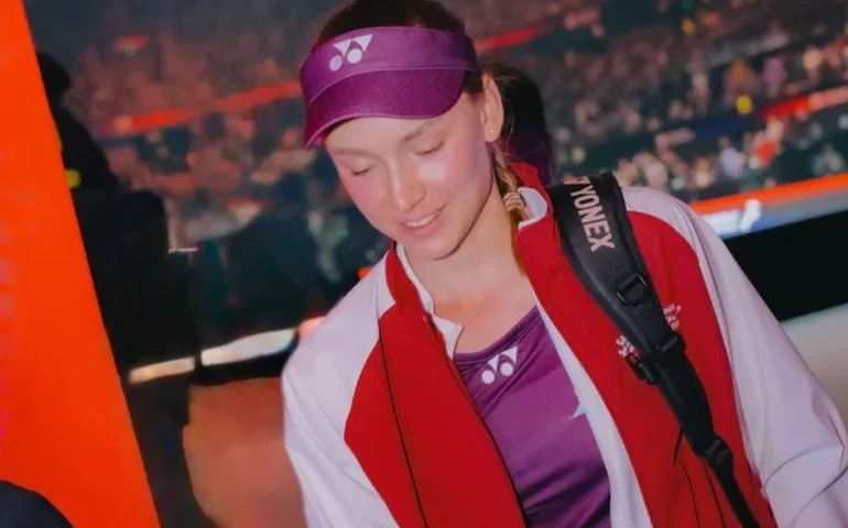 Rybakina reage, vence Sabalenka e conquista o Australian Open pela primeira vez