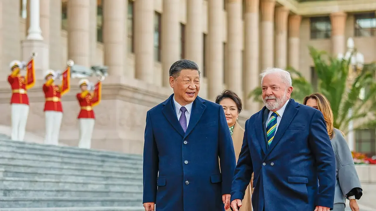 Lula recebe Xi Jinping no Palácio da Alvorada