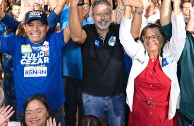 Líder nas pesquisas para o Senado, Arthur Lira mostra força ao lado de Júlio Cezar, Tia Júlia e milhares de apoiadores em Palmeira dos Índios