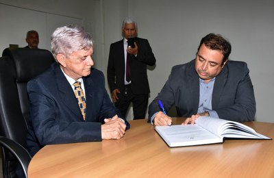 Governador Klever Loureiro empossa Arthur Rogério Ferreira como novo secretário da Fazenda