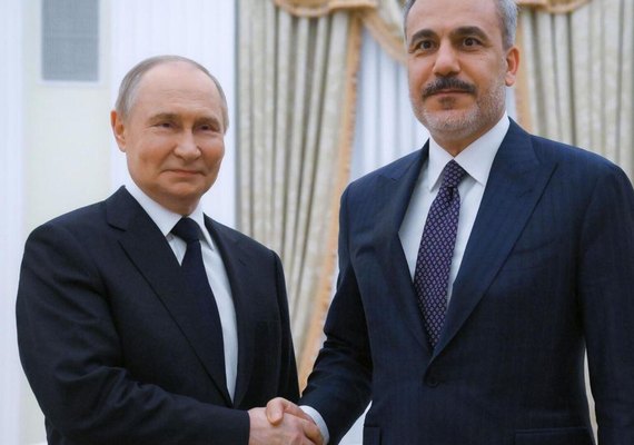 Putin e chanceler turco discutem fim do conflito na Ucrânia