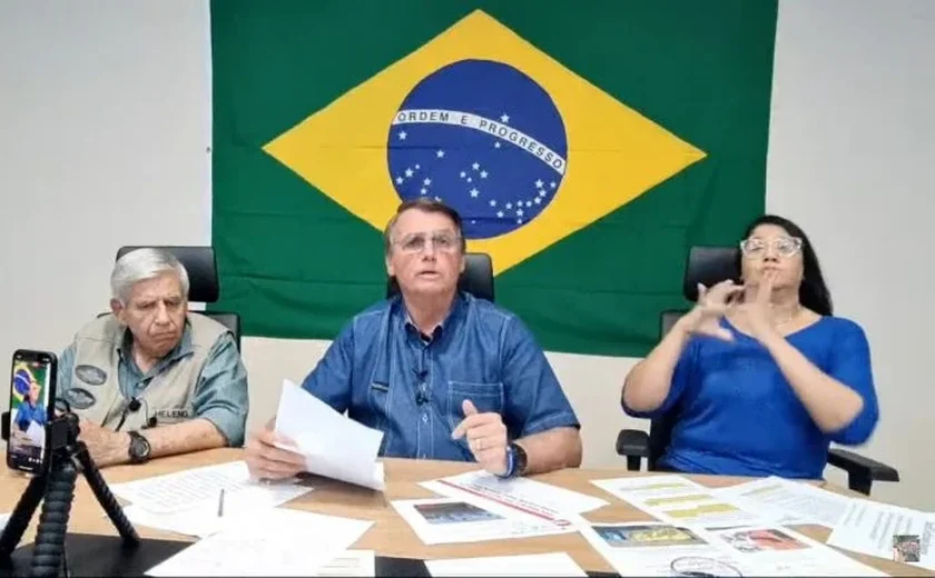 Em live semanal, presidente Bolsonaro afirma que lucro da Petrobras 'é absurdo'