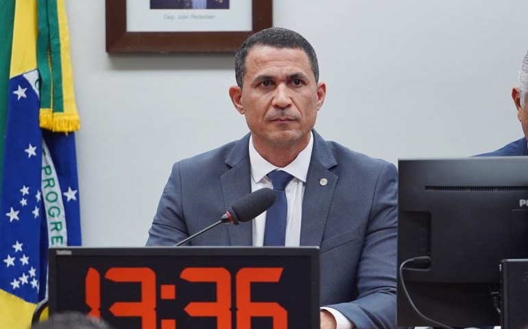 Comissão aprova doação de helicópteros da Polícia Federal para o Paraguai