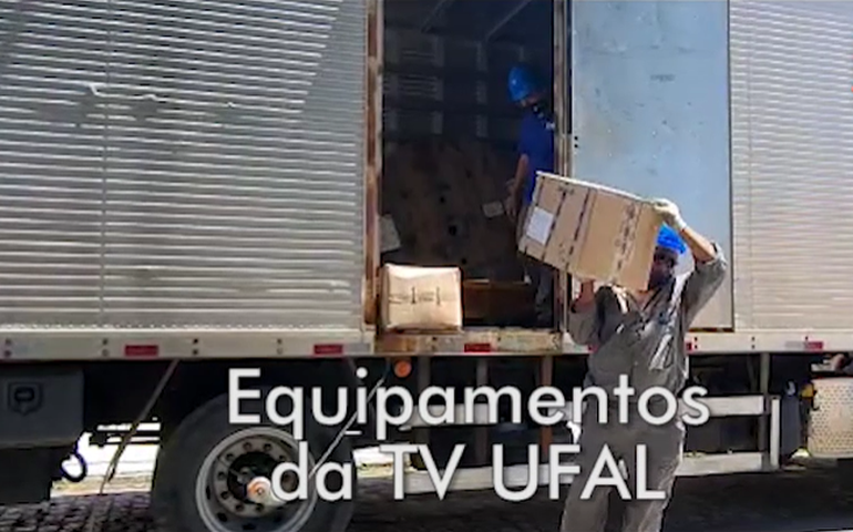 Técnicos da EBC e da Fase Engenharia começam a instalar torre da TV Ufal