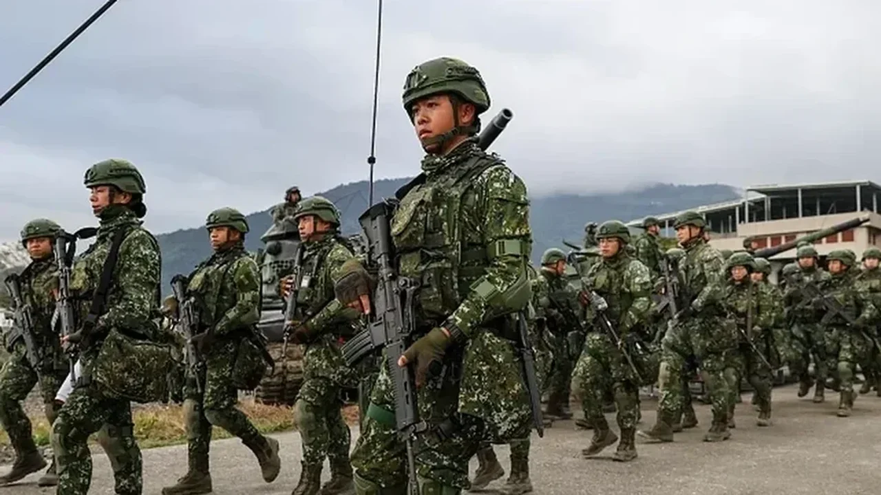 China reforça capacidade militar no contexto das relações com Taiwan, diz Inteligência dos EUA