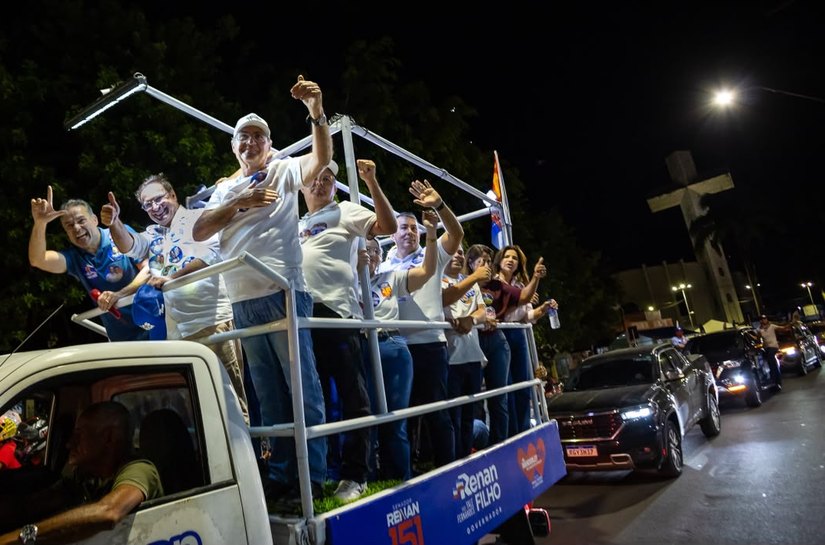 Renan Calheiros percorre Arapiraca com apoio do prefeito Luciano Barbosa