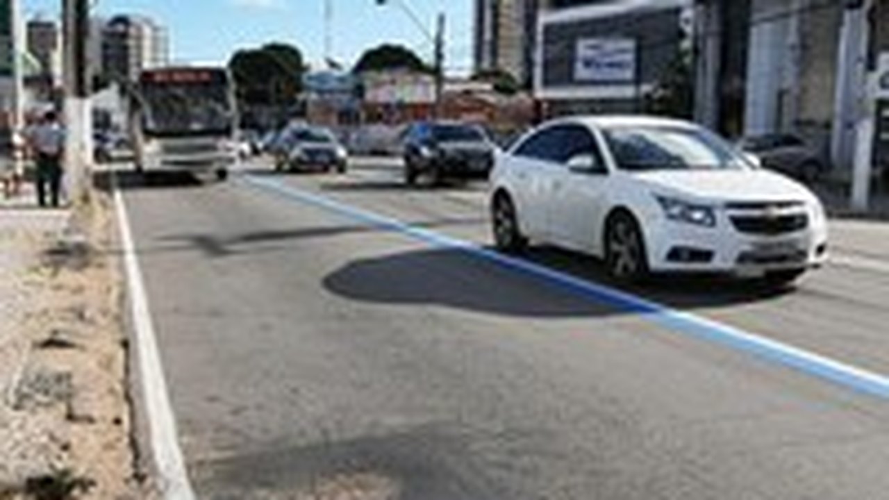 Veículos complementares podem trafegar na faixa azul