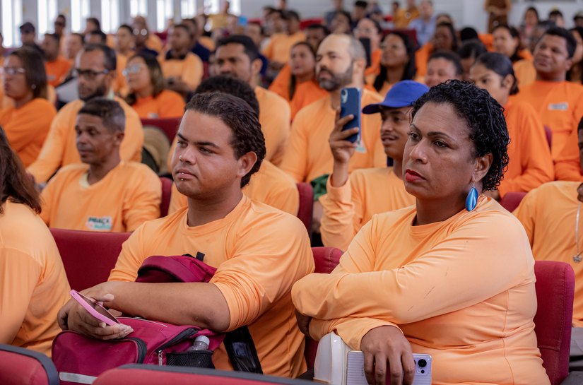 'É gratificante, para nós, a liberdade de ser feliz e trabalhar', diz formanda do projeto Praça é Massa