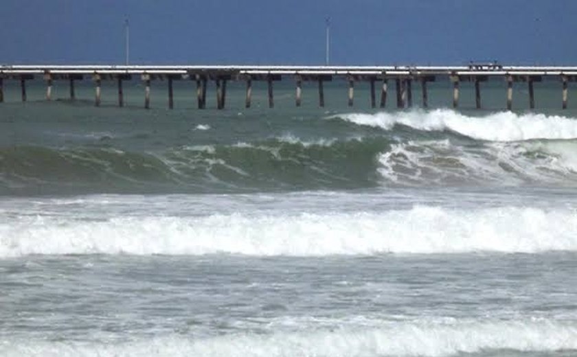 Marinha alerta para ventos fortes e ondas de até 3,5 metros em Alagoas