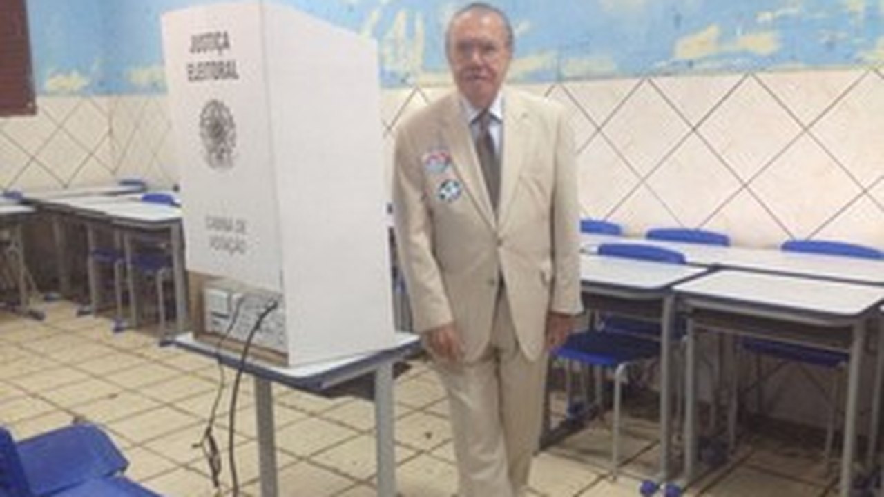 José Sarney teria votado em Aécio Neves. Veja o vídeo
