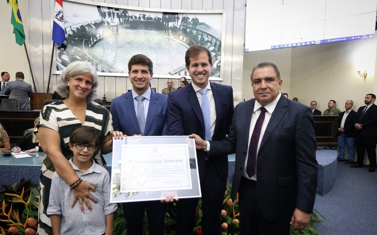 Eduardo Campos é homenageado pelo Parlamento alagoano