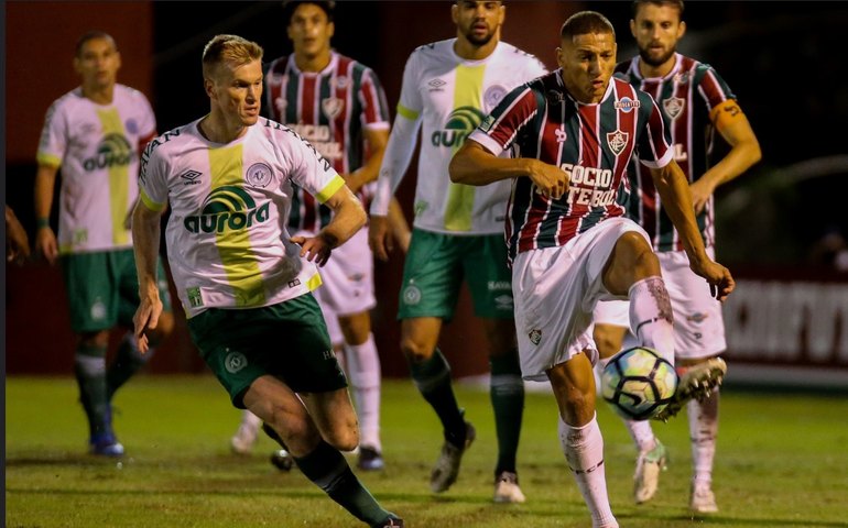 Flu vence na Arena Condá e empurra Chapecoense para a zona de rebaixamento