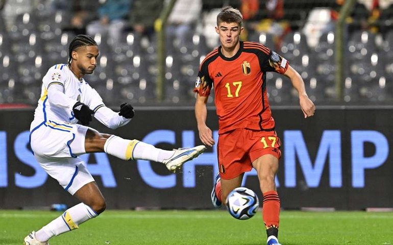 Irlanda desperdiça pênalti e fica no empate sem gols com a seleção da Bélgica