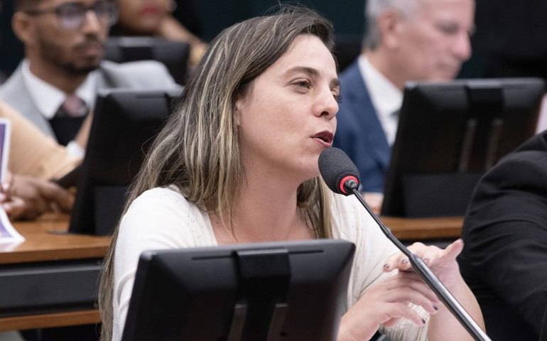 Comissão aprova realocação de empregados de estatais do setor elétrico privatizadas