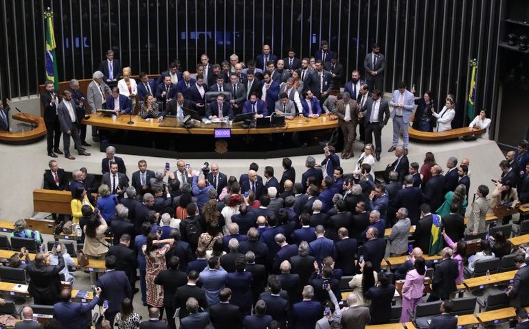 Câmara: CCJ inclui na pauta dois projetos de lei que endurecem crimes contra menores nas redes