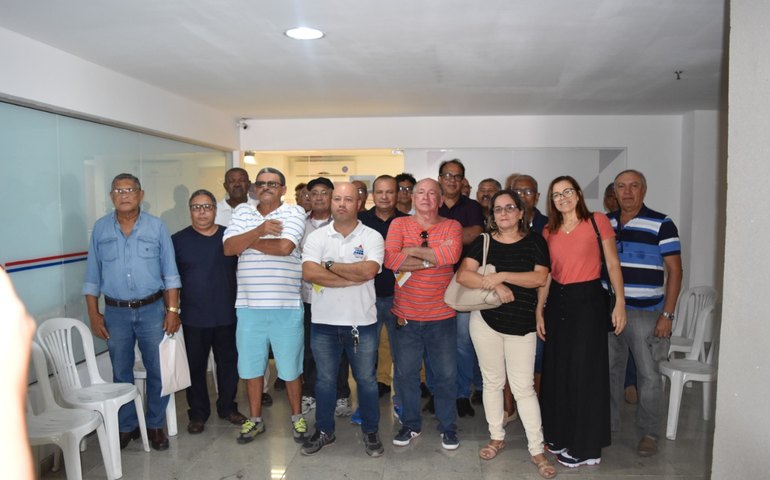 Policiais civis ocupam Alagoas Previdência pela implantação do reajuste dos aposentados e pensionistas