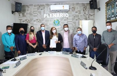 Câmara de Santana do Mundaú aprova PL que autoriza pagamento de 70% do rateio do Fundeb aos profissionais da Educação