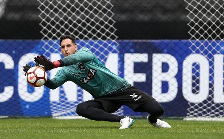 Gatito é suspenso por 3 jogos e sofre multa por chutar VAR na derrota do Botafogo