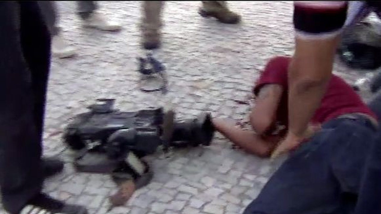 Bomba que atingiu cinegrafista foi atirada por manifestante, diz delegado