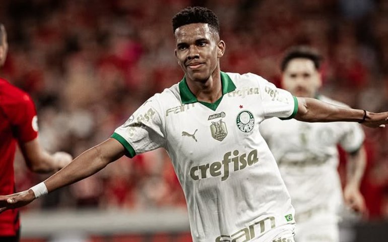 Estêvão garante honrar a camisa do Palmeiras no Mundial: 'Estarei ainda melhor em 2025'
