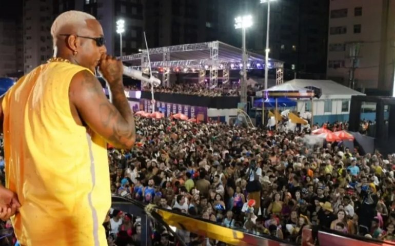 Vocalista da banda Oh Polêmico é notificado por fala supostamente homofóbica no carnaval