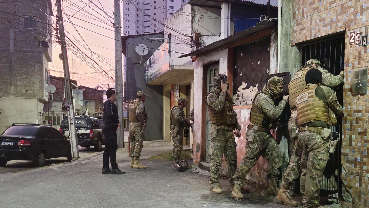 Polícia Civil prende membros de facção criminosa em megaoperação