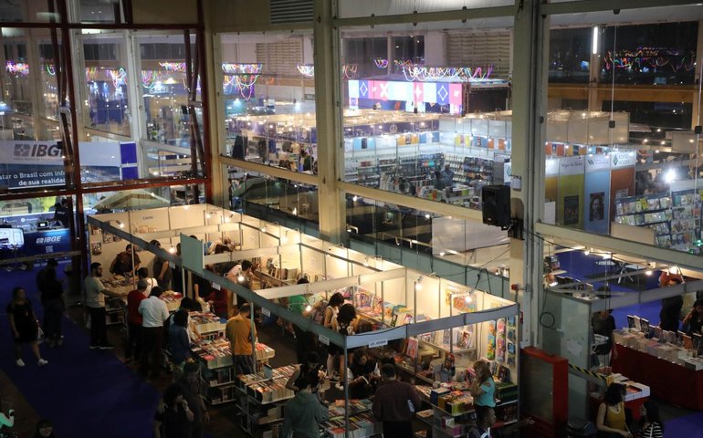 Uncisal marca presença inédita na Bienal do Livro de Alagoas com estande próprio