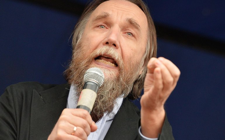 Mais um atentado contra Trump poderia provocar uma guerra civil nos EUA, diz filósofo russo